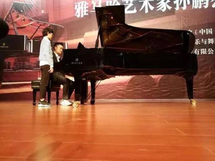 【回顾】2017UG环球亚洲音乐奖学金-岭南师范学院颁奖典礼暨UG环球艺术家孙鹏杰钢琴独奏音乐会及大师班活动成功举办