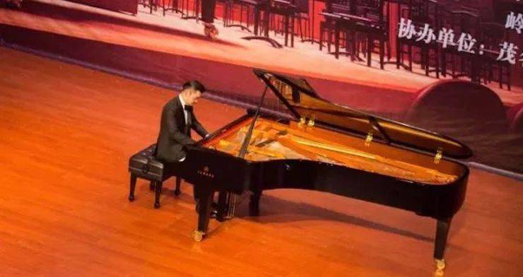 【回顾】2017UG环球亚洲音乐奖学金-岭南师范学院颁奖典礼暨UG环球艺术家孙鹏杰钢琴独奏音乐会及大师班活动成功举办