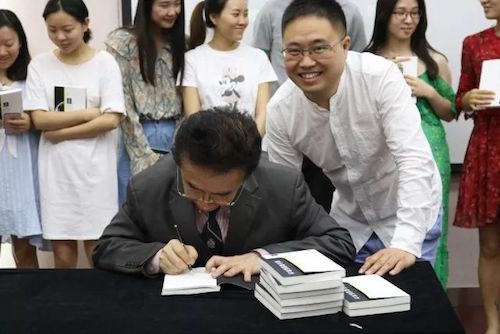 UG环球艺术家石叔诚与特邀艺术家顾平受邀于成都大学东盟艺术学院、音乐与舞蹈学院艺术实践周开展公开课