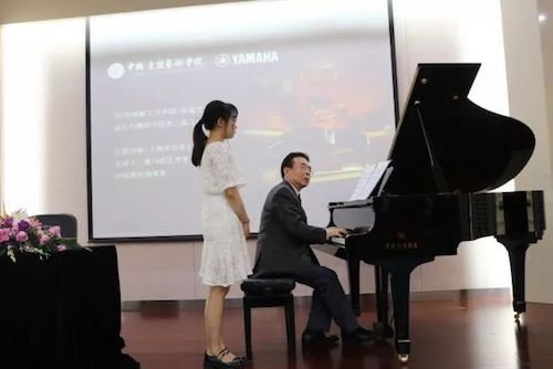 UG环球艺术家石叔诚与特邀艺术家顾平受邀于成都大学东盟艺术学院、音乐与舞蹈学院艺术实践周开展公开课