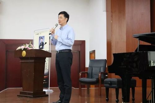 UG环球艺术家石叔诚与特邀艺术家顾平受邀于成都大学东盟艺术学院、音乐与舞蹈学院艺术实践周开展公开课