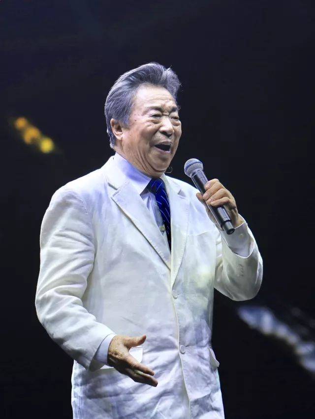 歌声悠扬，唱出时代记忆，琴声悦耳，奏响希望乐章 <br> 2018“我爱你中国?纪念改革开放40周年”经典歌曲上海演唱会圆满落幕