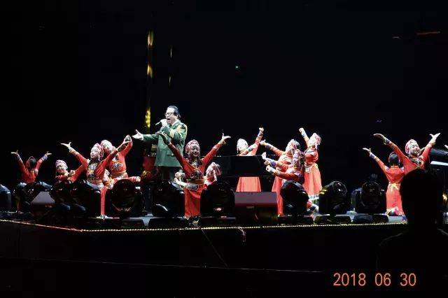 歌声悠扬，唱出时代记忆，琴声悦耳，奏响希望乐章 <br> 2018“我爱你中国?纪念改革开放40周年”经典歌曲上海演唱会圆满落幕