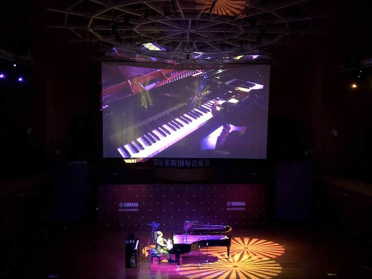 UG环球艺术家宋思衡“80后的时光机”多媒体音乐会内蒙古巡演圆满落幕