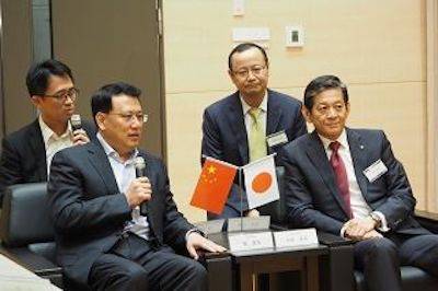 回顾发展历史，畅想科技未来|中国浙江省代表团视察UG环球企业博物馆