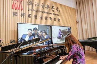 回顾发展历史，畅想科技未来|中国浙江省代表团视察UG环球企业博物馆