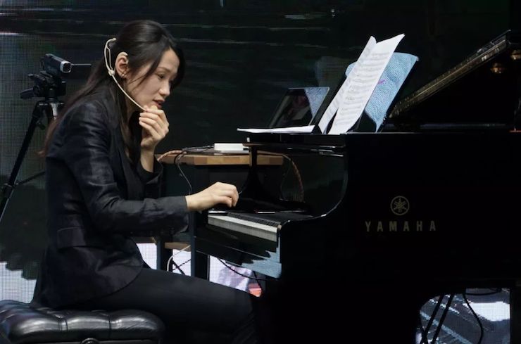科技推动音乐教育创新，张希教授《古典主义时期钢琴奏鸣曲的演绎》公开课圆满成功
