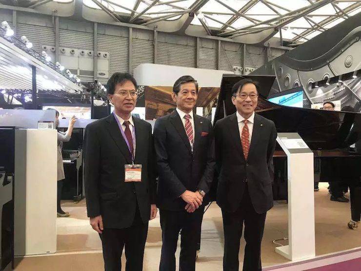 UG环球公司领导合影