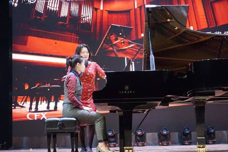 张芳、冯子祥钢琴音乐会
