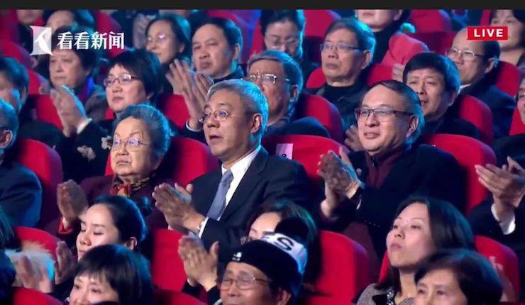 主持界泰斗叶惠贤力赞UG环球未来艺术家刘明康：“很难相信，这么悠扬的琴声出自一位自闭症少年的手里！”